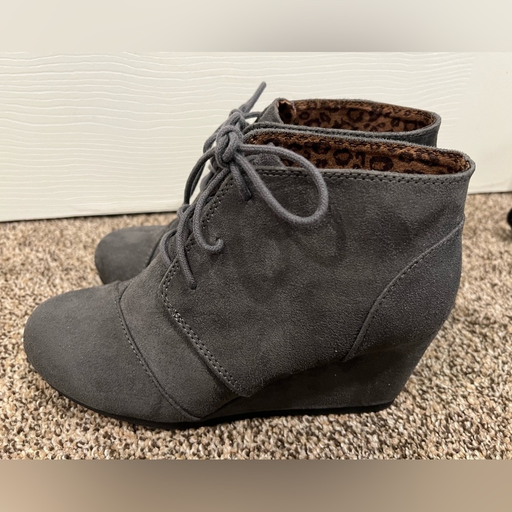 Charcoal Sede Wedge
